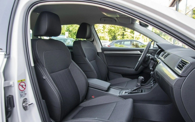 Skoda Superb cena 172000 przebieg: 5, rok produkcji 2024 z Brusy małe 407